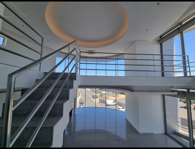 2,111M² OFFICE FOR SALE IN LAGOON BEACH